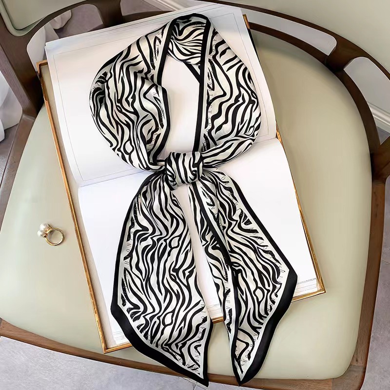 Women Bags Online - Pañuelo cuadrado de seda de lujo