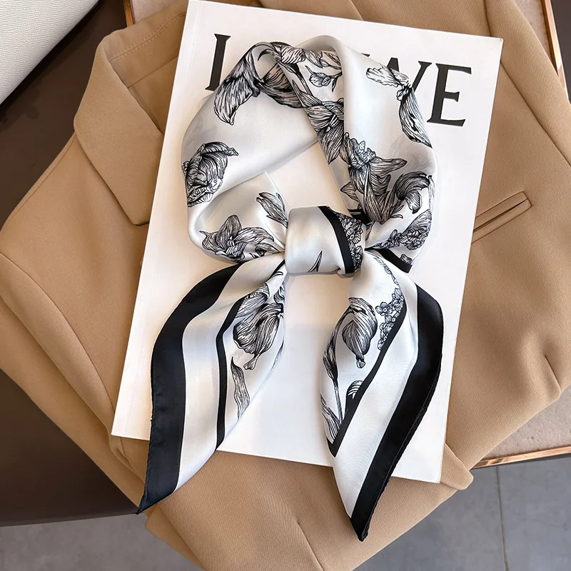 Women Bags Online - Bufanda cuadrada de seda con estampado