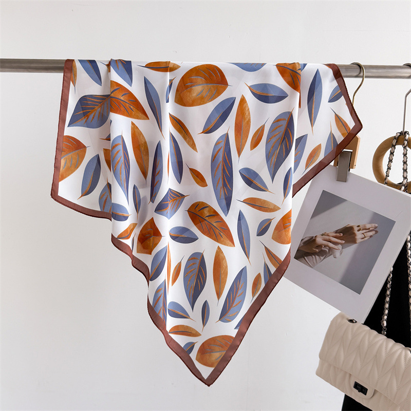 Women Bags Online - Bufandas cuadradas con estampado de marca