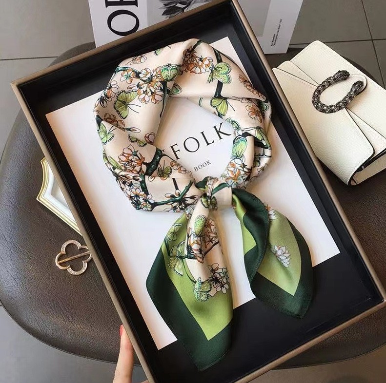 Bufanda cuadrada de seda con e - Women Bags Online reseña y precio